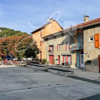 Maison de village avec garage